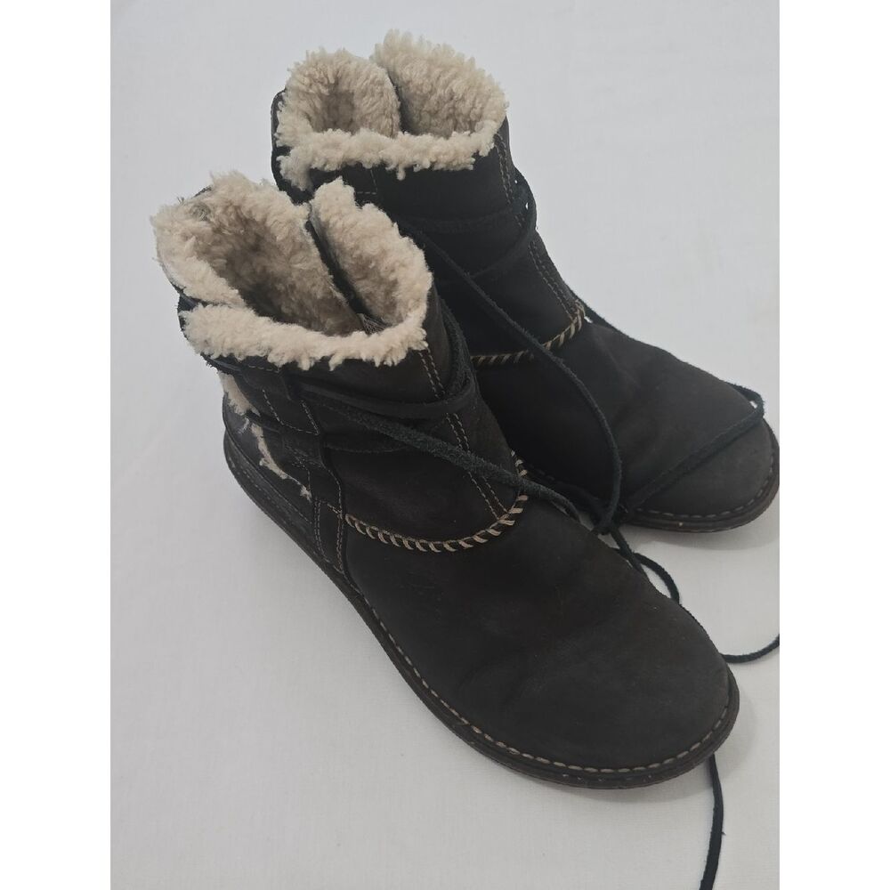 UGG Brown Leather Stitch-Accent Ankle Boot 9